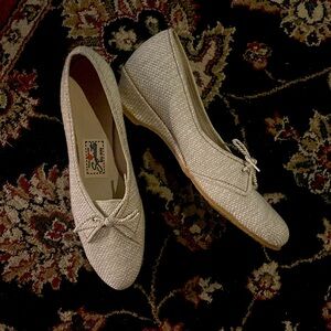 Rare Genuine Vintage Summerettes women’s shoes, size 6.5 *RUNS SMALL* (size 5)